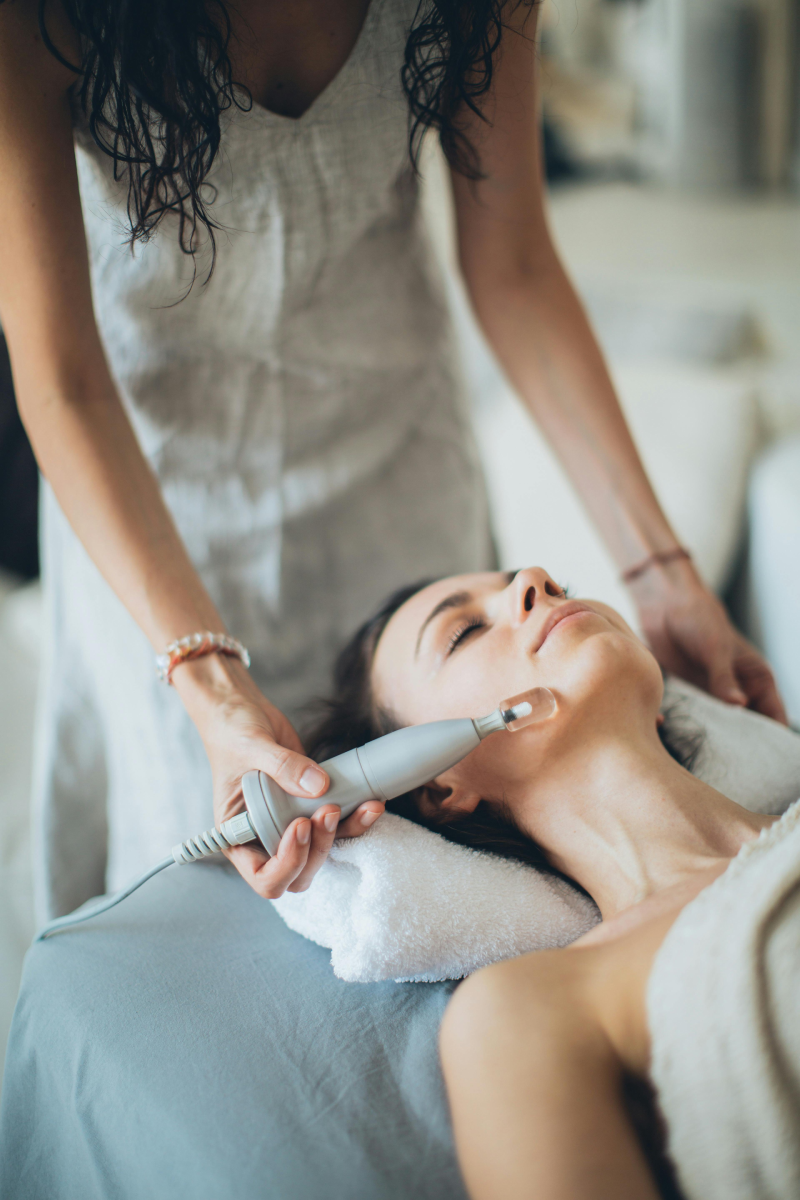 Relaxing spa facial session
